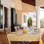 Clara Villa *